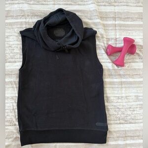 💪🏻 Under Armour Black Cowl Neck Tank Medium (Thick Fabric)